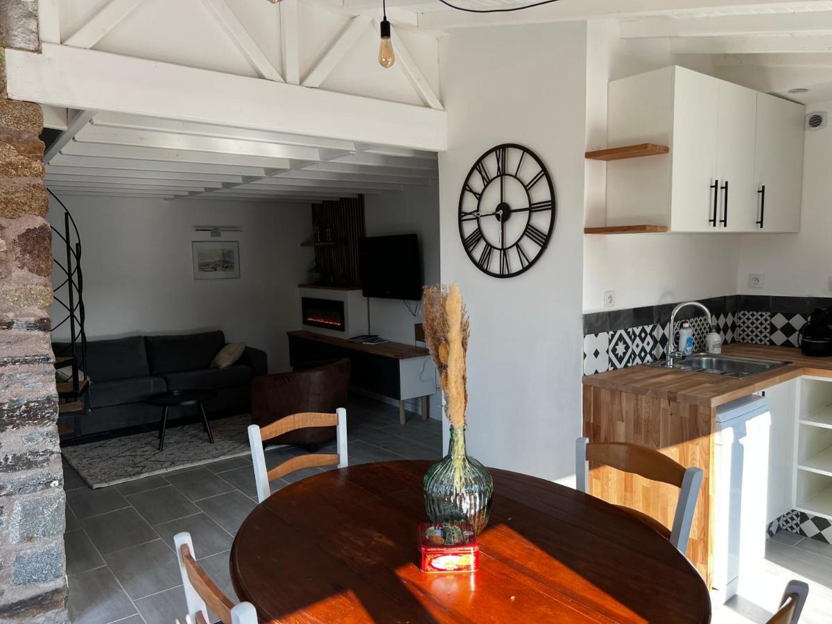 Domaine De La Ville Cherel, Maison A Colombage Pontorson Extérieur photo