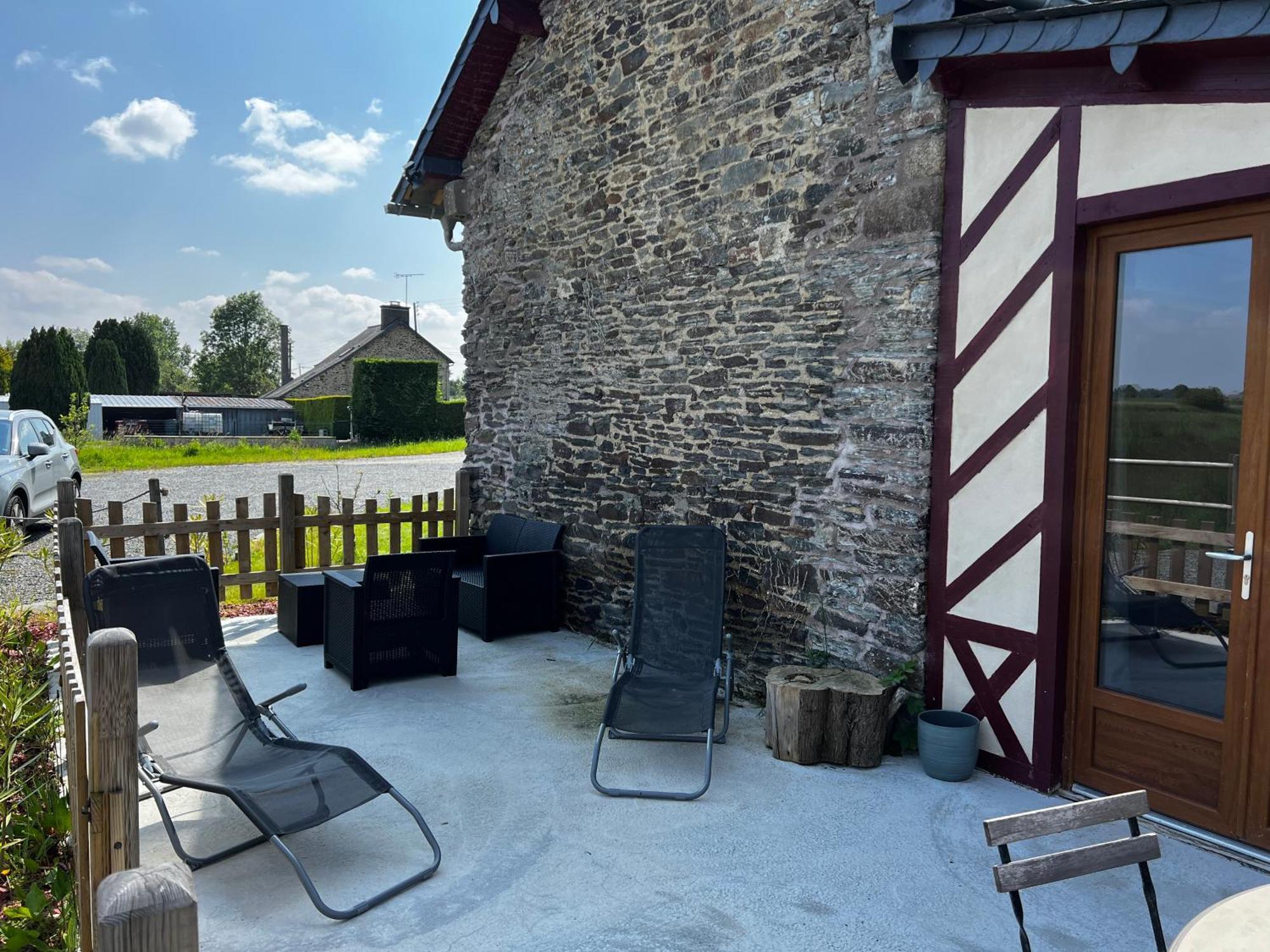 Domaine De La Ville Cherel, Maison A Colombage Pontorson Extérieur photo